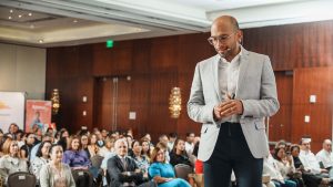 Comunicación en tiempos de crisis, tema estratégico en la gestión de centros educativos